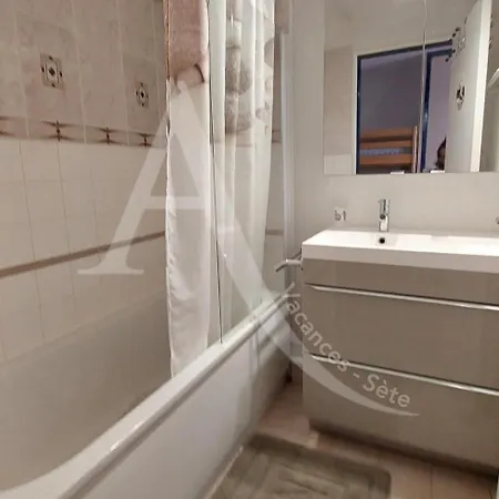 En Rez De Jardin Dans Avec Piscine *